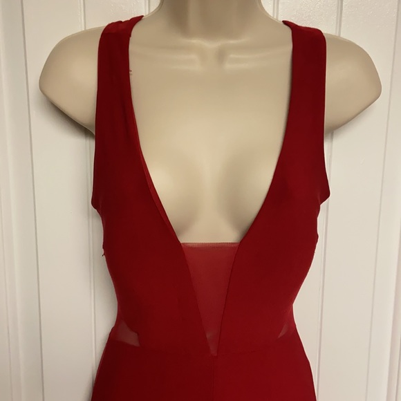 WINDSOR LONG RED DRESS WITH SLIT DOWN THE MIDDLE - Picture 3 of 7